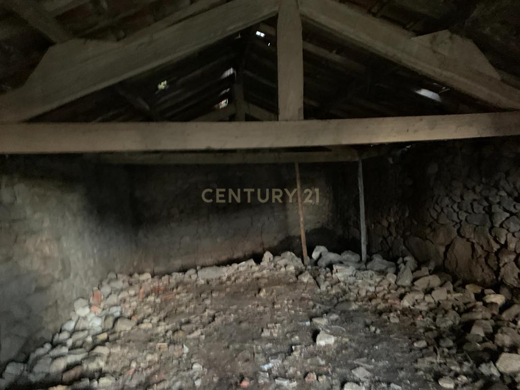Casa em pedra na zona do Geres com churrasqueira e jardim interior - Image 9